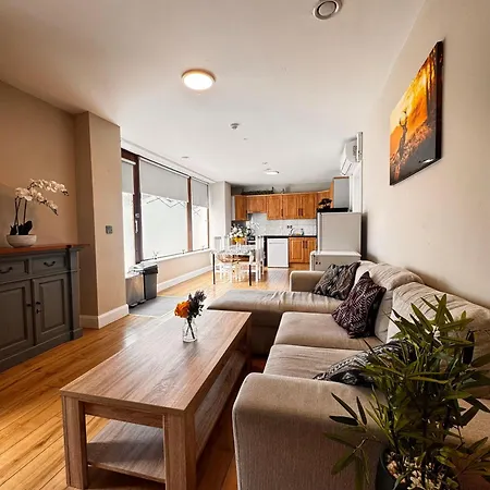 شقة The Ambassador - Ground Floor With Own Outdoor Space