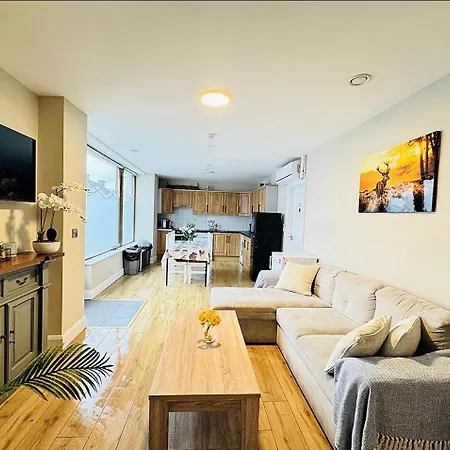 The Ambassador - Ground Floor With Own Outdoor Space Carrick-on-Shannon